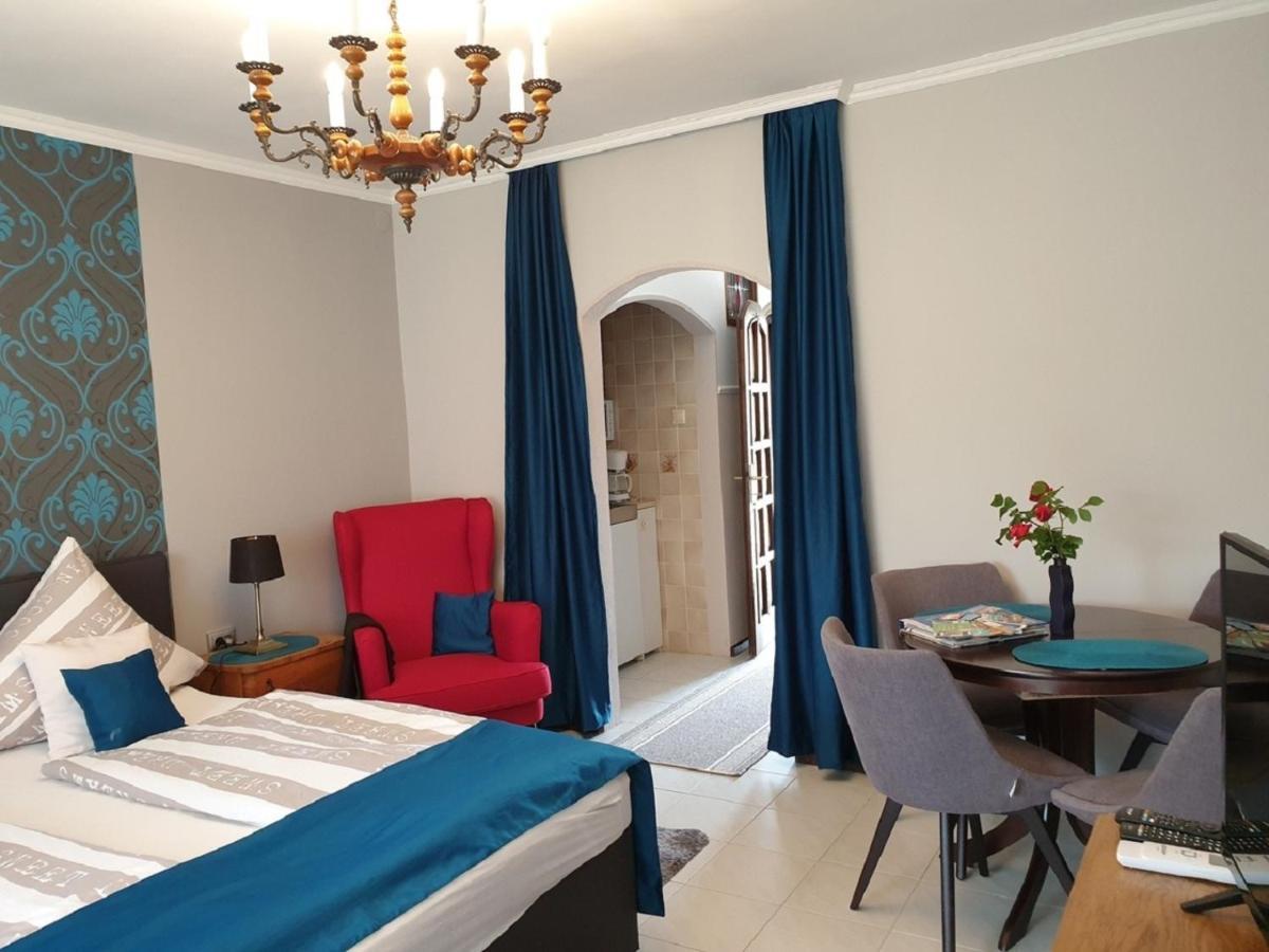 Titi Classic & Trendy Apartman Buk Bagian luar foto